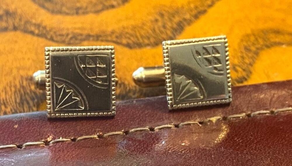 VTG Pair of Silver Tone Cufflinks with a very Classic Design